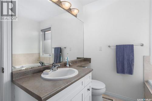 306 Maguire Court, Saskatoon, SK - Indoor Photo Showing Bathroom