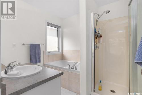 306 Maguire Court, Saskatoon, SK - Indoor Photo Showing Bathroom