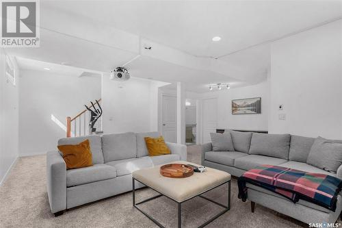 306 Maguire Court, Saskatoon, SK - Indoor Photo Showing Living Room