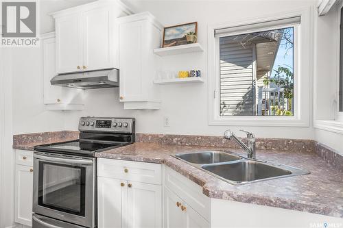 306 Maguire Court, Saskatoon, SK - Indoor Photo Showing Kitchen With Double Sink