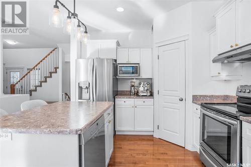 306 Maguire Court, Saskatoon, SK - Indoor Photo Showing Kitchen With Stainless Steel Kitchen With Upgraded Kitchen