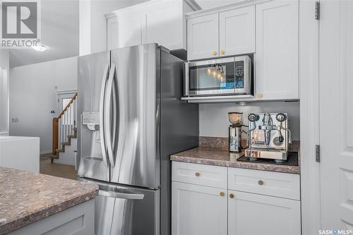 306 Maguire Court, Saskatoon, SK - Indoor Photo Showing Kitchen