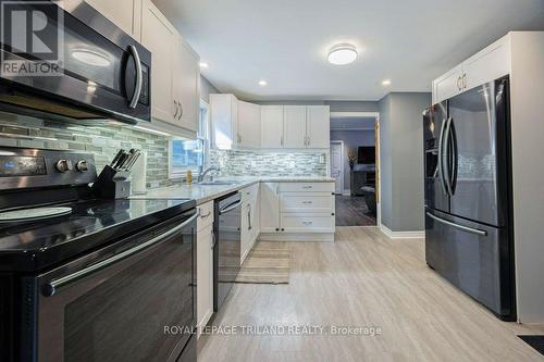 15 Balaclava Street, St. Thomas, ON - Indoor Photo Showing Kitchen With Upgraded Kitchen