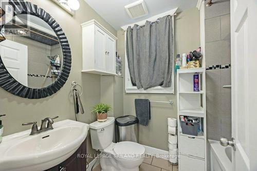 15 Balaclava Street, St. Thomas, ON - Indoor Photo Showing Bathroom