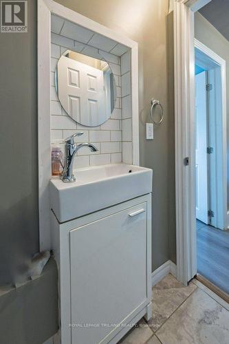 15 Balaclava Street, St. Thomas, ON - Indoor Photo Showing Bathroom