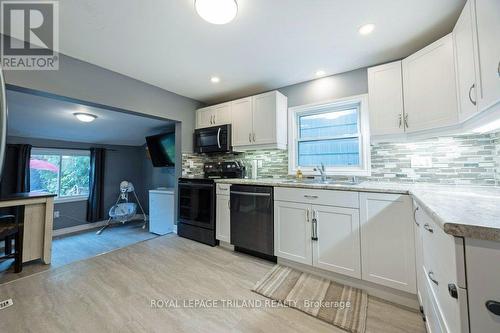 15 Balaclava Street, St. Thomas, ON - Indoor Photo Showing Kitchen