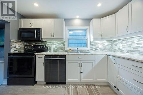 15 Balaclava Street, St. Thomas, ON - Indoor Photo Showing Kitchen