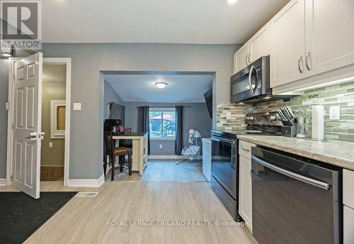 15 Balaclava Street, St. Thomas, ON - Indoor Photo Showing Kitchen