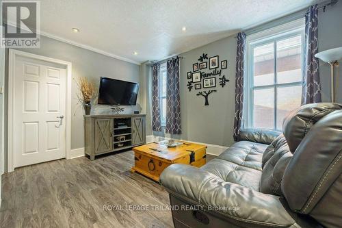 15 Balaclava Street, St. Thomas, ON - Indoor Photo Showing Living Room