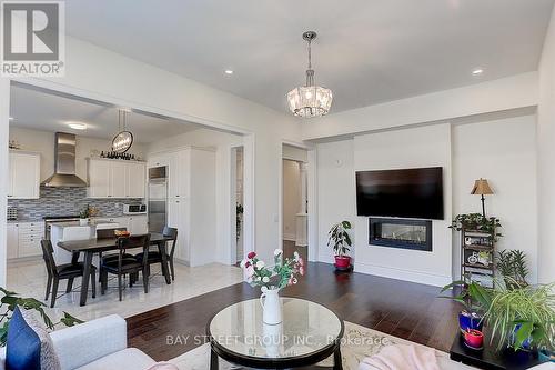 16 Drizzel Crescent, Richmond Hill, ON - Indoor Photo Showing Other Room