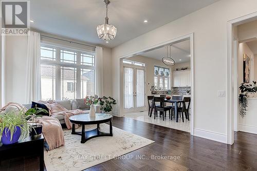 16 Drizzel Crescent, Richmond Hill, ON - Indoor Photo Showing Living Room