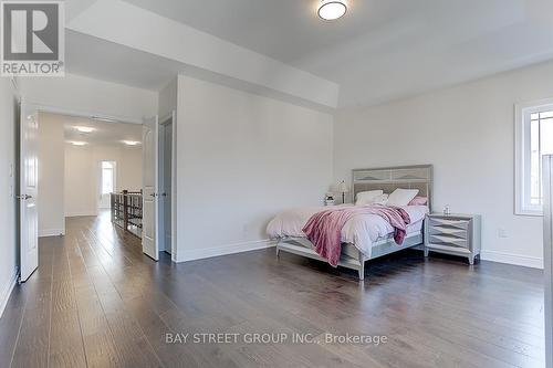 16 Drizzel Crescent, Richmond Hill, ON - Indoor Photo Showing Bedroom