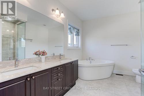 16 Drizzel Crescent, Richmond Hill, ON - Indoor Photo Showing Bathroom