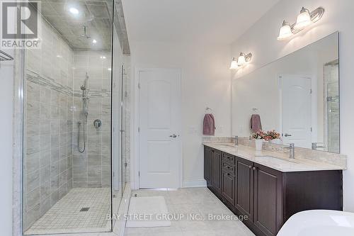 16 Drizzel Crescent, Richmond Hill, ON - Indoor Photo Showing Bathroom