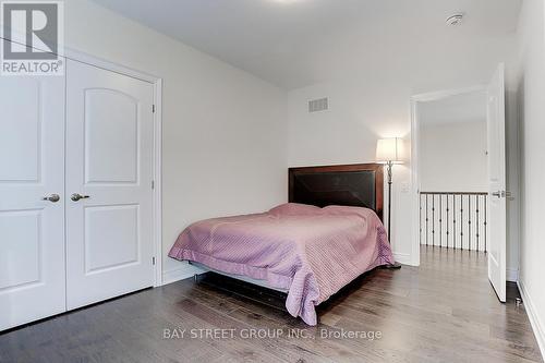 16 Drizzel Crescent, Richmond Hill, ON - Indoor Photo Showing Bedroom