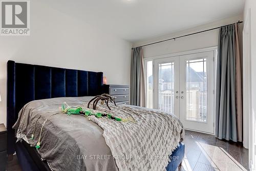 16 Drizzel Crescent, Richmond Hill, ON - Indoor Photo Showing Bedroom