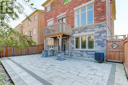 16 Drizzel Crescent, Richmond Hill, ON - Outdoor