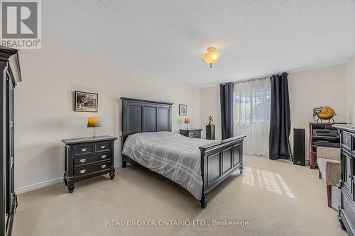 79 Sovereign'S Gate, Barrie, ON - Indoor Photo Showing Bedroom