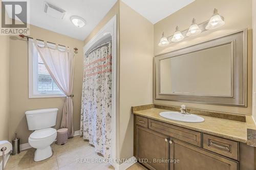 79 Sovereign'S Gate, Barrie, ON - Indoor Photo Showing Bathroom