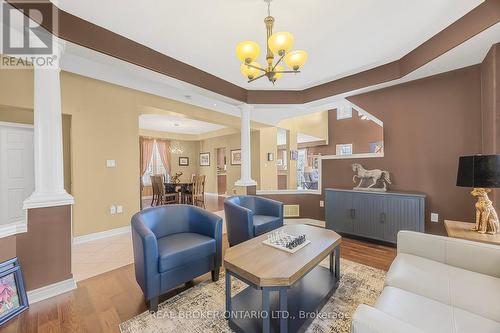 79 Sovereign'S Gate, Barrie, ON - Indoor Photo Showing Living Room