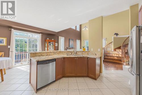 79 Sovereign'S Gate, Barrie, ON - Indoor Photo Showing Kitchen