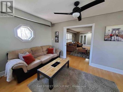 141 Elm Street, Collingwood, ON - Indoor Photo Showing Living Room