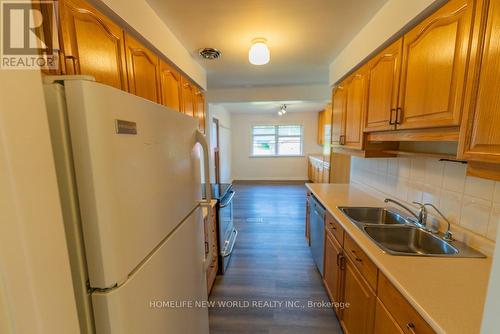 227 Church Street S, Richmond Hill, ON - Indoor Photo Showing Kitchen With Double Sink