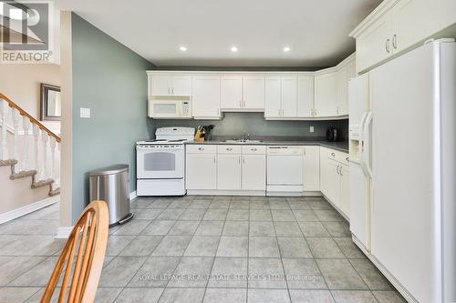 114 Orsett Street, Oakville, ON - Indoor Photo Showing Kitchen