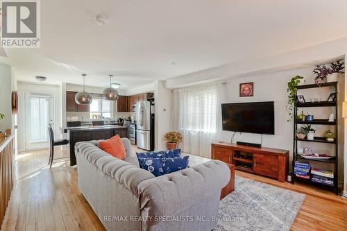 7 - 130 Tenth Street, Toronto, ON - Indoor Photo Showing Living Room