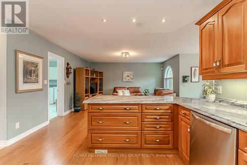 2320 7Th Line, Innisfil, ON - Indoor Photo Showing Kitchen