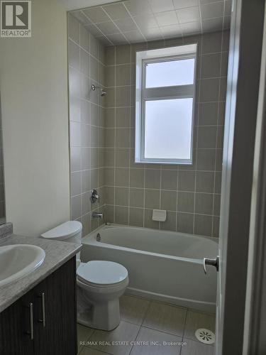 312-32G - 10 Halliford Place, Brampton, ON - Indoor Photo Showing Bathroom