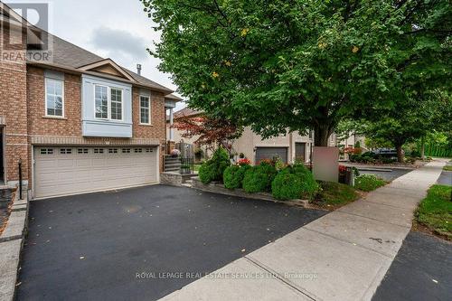 2225 Hummingbird Way, Oakville, ON - Outdoor