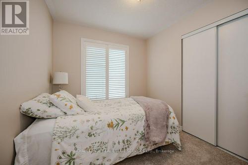 2225 Hummingbird Way, Oakville, ON - Indoor Photo Showing Bedroom