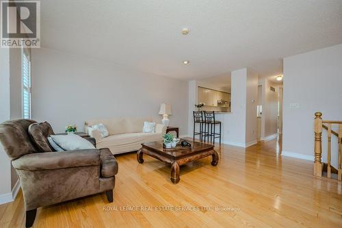 2225 Hummingbird Way, Oakville, ON - Indoor Photo Showing Living Room