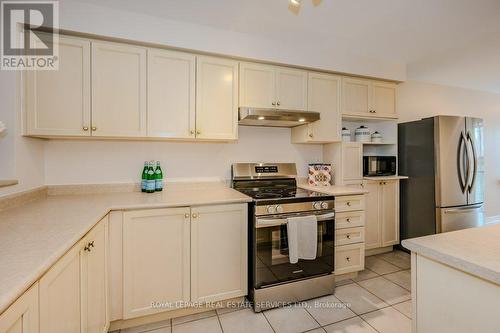 2225 Hummingbird Way, Oakville, ON - Indoor Photo Showing Kitchen