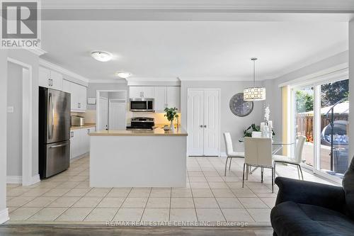 19 Mcnally Street, Halton Hills, ON - Indoor Photo Showing Kitchen