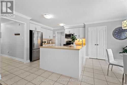 19 Mcnally Street, Halton Hills, ON - Indoor Photo Showing Kitchen