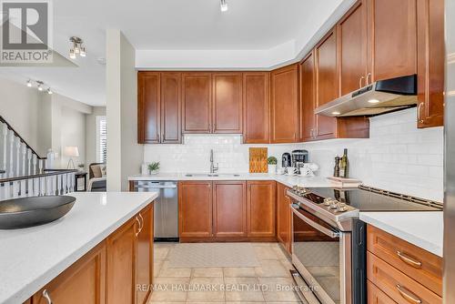 132 Vittorio De Luca Drive, Vaughan, ON - Indoor Photo Showing Kitchen