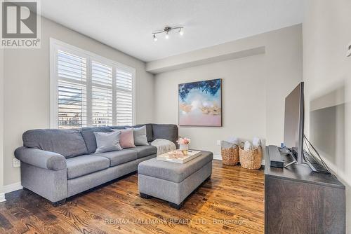 132 Vittorio De Luca Drive, Vaughan, ON - Indoor Photo Showing Living Room