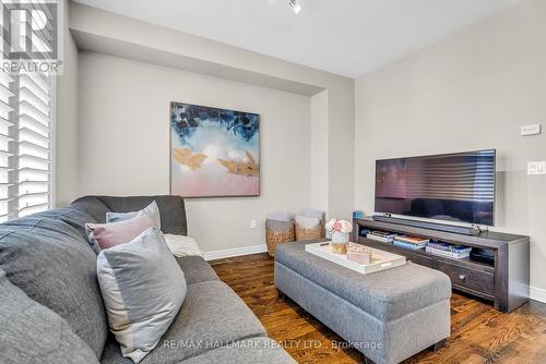 132 Vittorio De Luca Drive, Vaughan, ON - Indoor Photo Showing Living Room