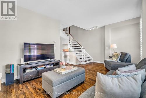 132 Vittorio De Luca Drive, Vaughan, ON - Indoor Photo Showing Living Room