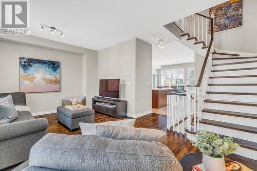 132 Vittorio De Luca Drive, Vaughan, ON - Indoor Photo Showing Living Room