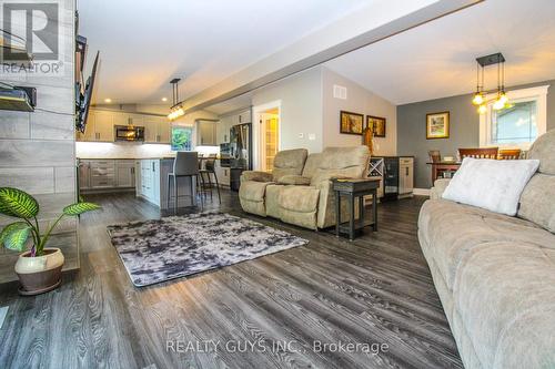 669 Fire 1 Route, Smith-Ennismore-Lakefield, ON - Indoor Photo Showing Living Room