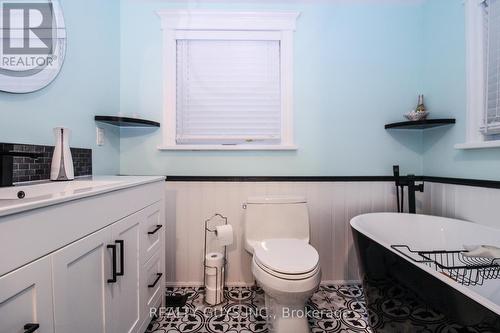 669 Fire 1 Route, Smith-Ennismore-Lakefield, ON - Indoor Photo Showing Bathroom