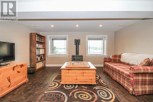 669 Fire 1 Route, Smith-Ennismore-Lakefield, ON - Indoor Photo Showing Living Room