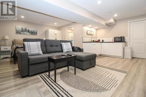 669 Fire 1 Route, Smith-Ennismore-Lakefield, ON - Indoor Photo Showing Living Room