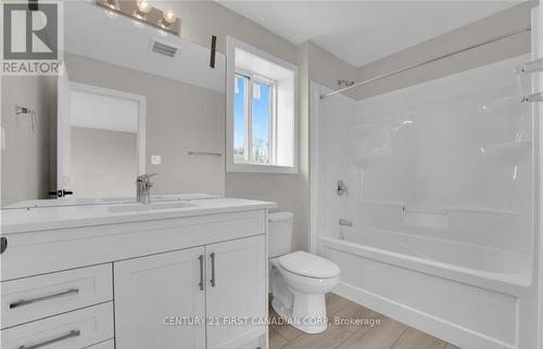 2nd - Master Bedroom- Ensuite Bathroom - 10111 Oxbow Drive, Middlesex Centre (Komoka), ON - Indoor Photo Showing Bathroom