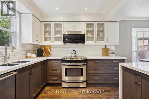 441 Prestwick Drive, Oshawa, ON - Indoor Photo Showing Kitchen With Double Sink With Upgraded Kitchen