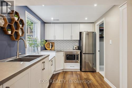 441 Prestwick Drive, Oshawa, ON - Indoor Photo Showing Kitchen With Double Sink With Upgraded Kitchen