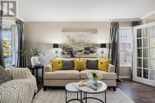 441 Prestwick Drive, Oshawa, ON - Indoor Photo Showing Living Room